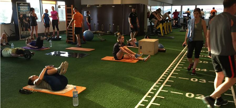 cesped artificial gimnasio