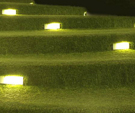 cesped artificial escaleras