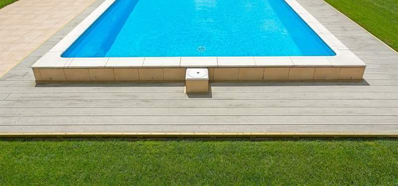 cesped artificial piscinas