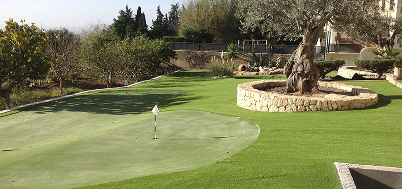 Putting green de césped artificial en tu jardín