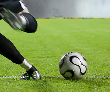 Escoge las mejores botas de fútbol especiales para césped artificial