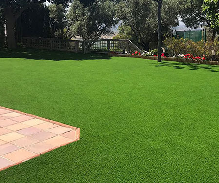 cesped-artificial-jardin-particular-Alicante