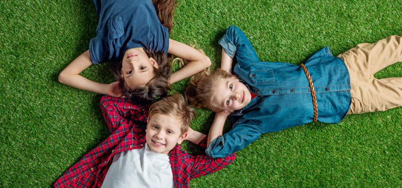 césped artificial para guarderías