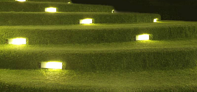 cesped artificial escaleras