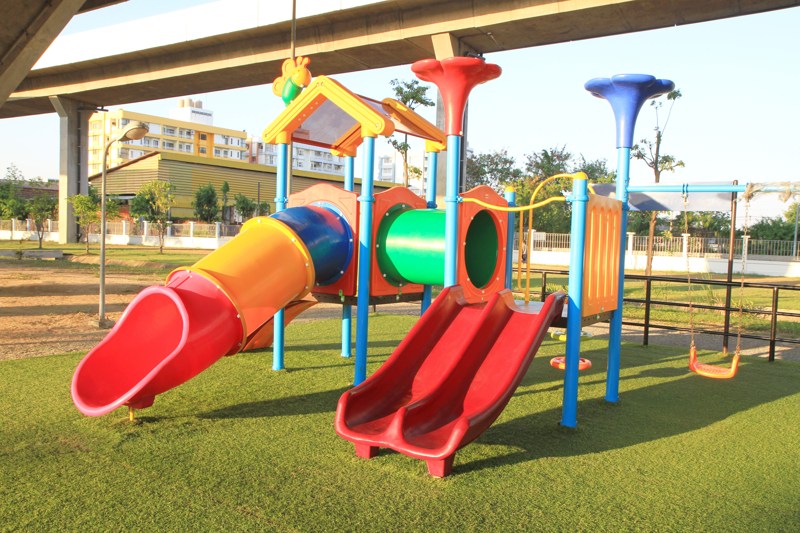 cesped artificial para patios de recreo
