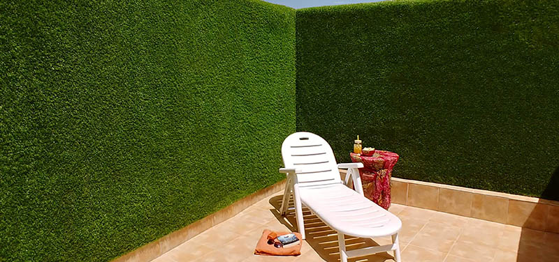 césped artificial en pared