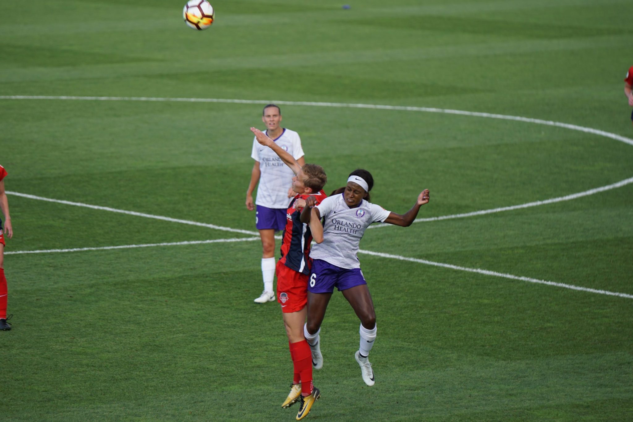 //realturfcompany.com/wp/wp-content/uploads/2020/01/cesped-sintético-deportivo-para-campos-de-fútbol-scaled-1.jpg